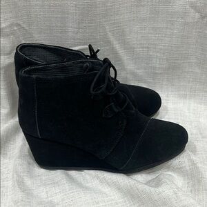 Toms Black Wedge Shoes with Suede Finish